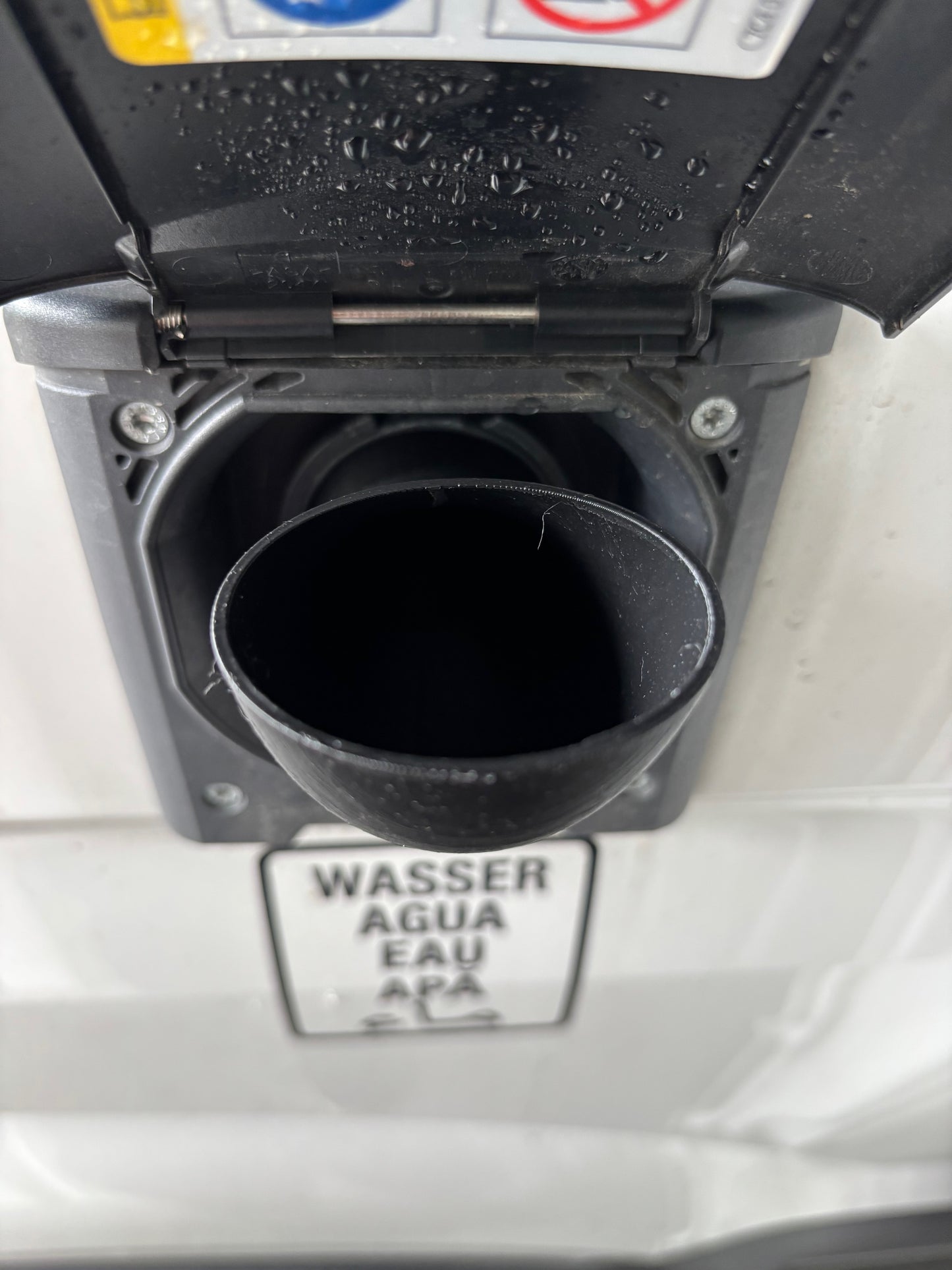 Wassereinfüllhilfe